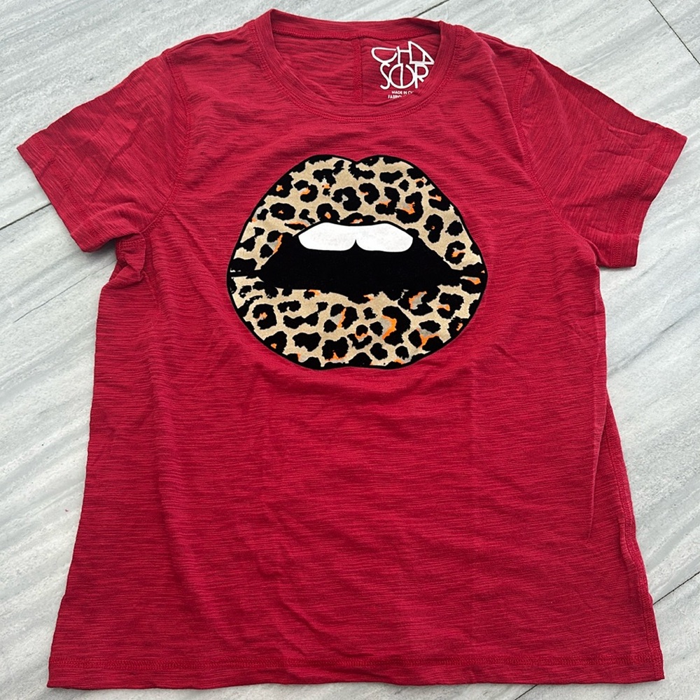 red chaser velvet lip cheetah print tee - perfect condition
